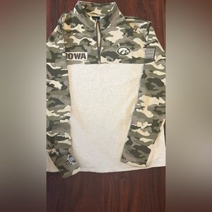 Iowa Hawkeyes Camo Crewneck size Large